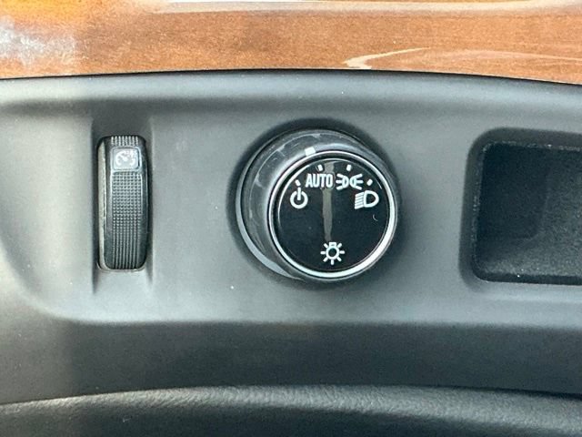 Used 2017 Cadillac Escalade 2WD image 32