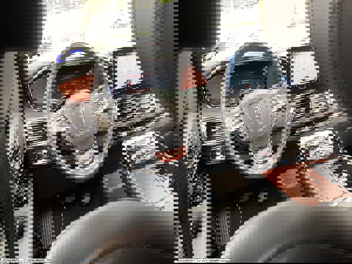 Used 2023 Lincoln Navigator Reserve image 9