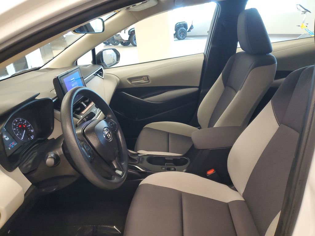 Used 2025 Toyota Corolla LE image 14