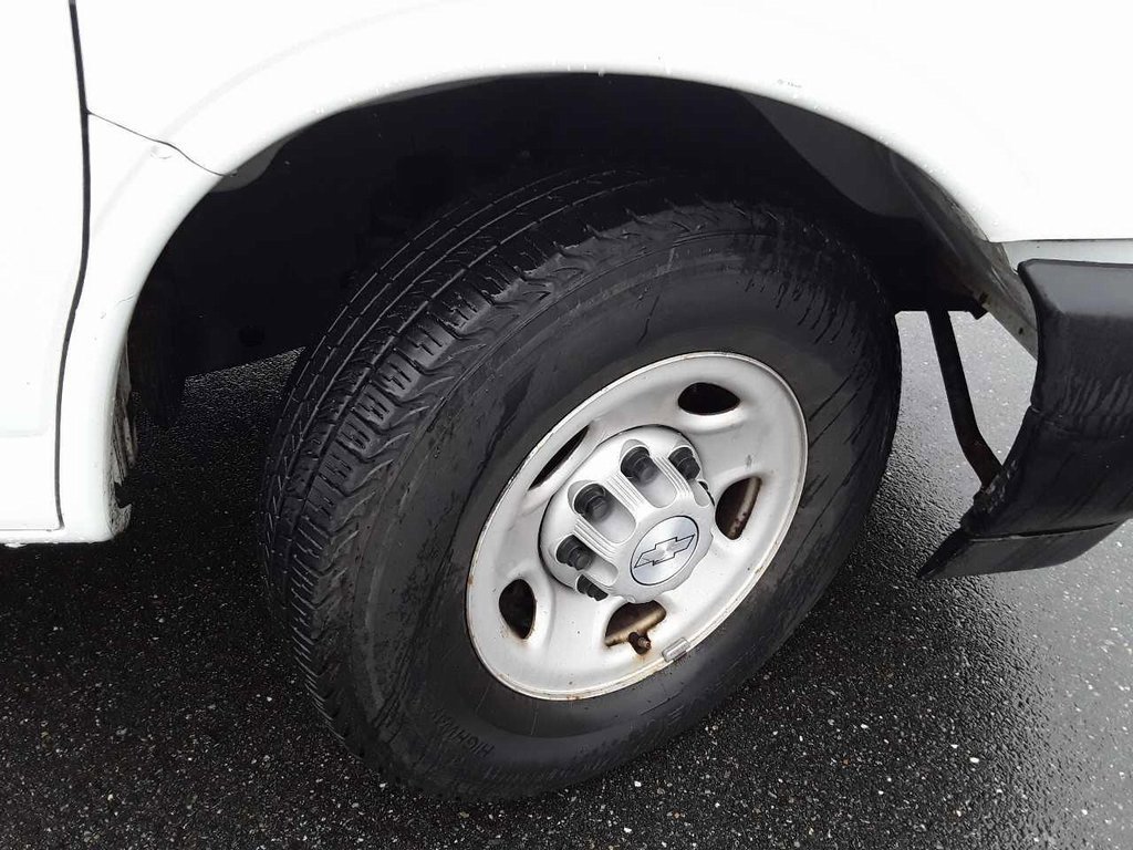 Used 2017 Chevrolet Express 2500 image 6