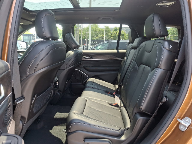 New 2026 Jeep Grand Cherokee L Limited AWD/4WD image 6