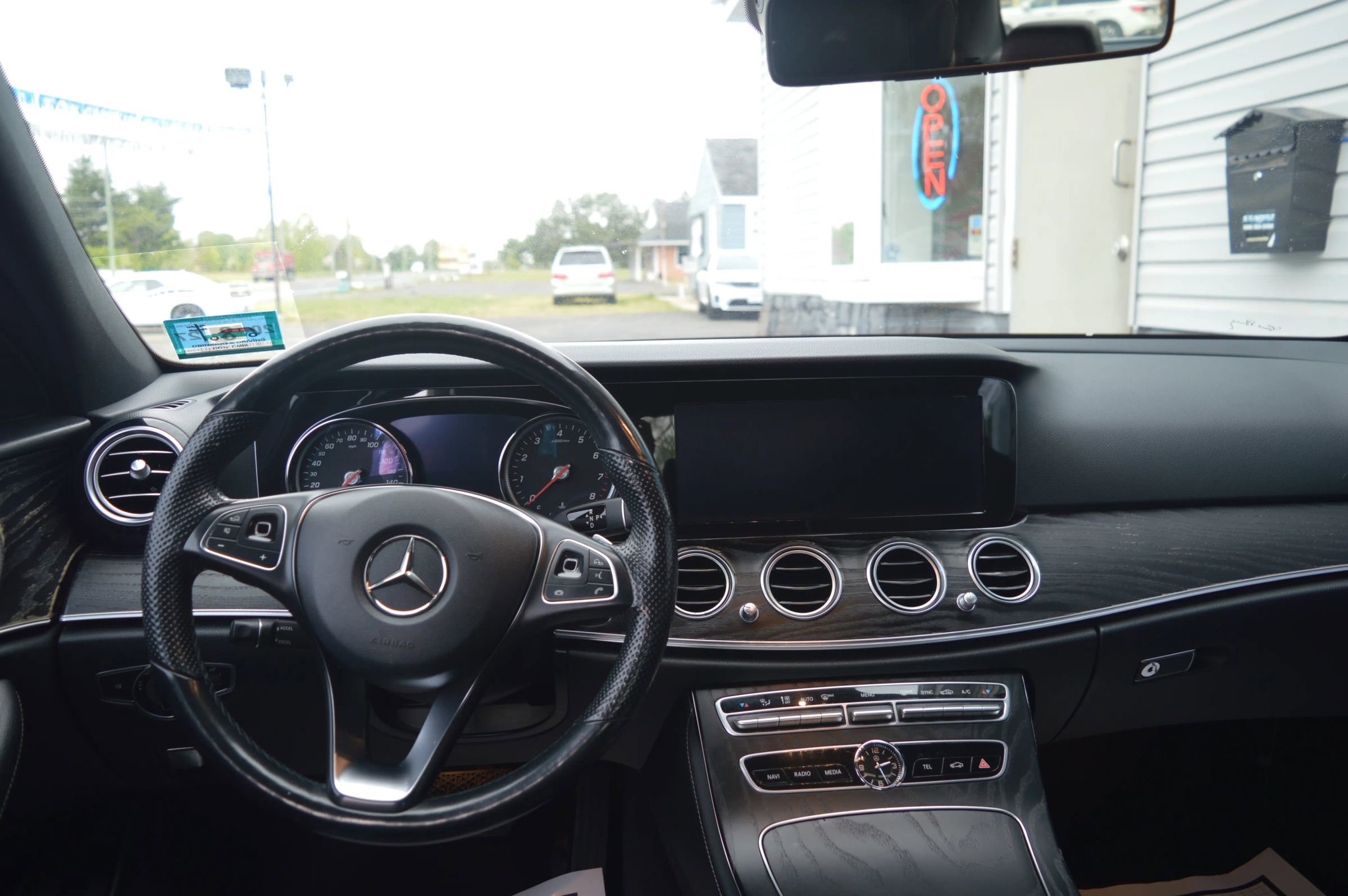 Used 2018 Mercedes-Benz E 300 4MATIC image 28