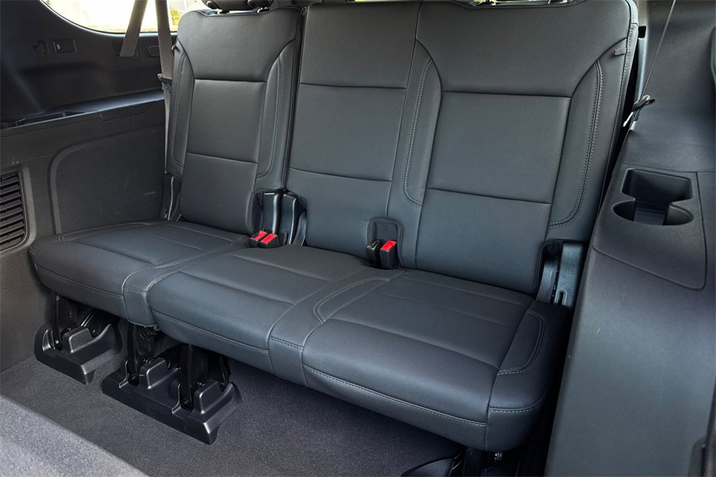 Used 2023 Chevrolet Suburban Z71 image 17