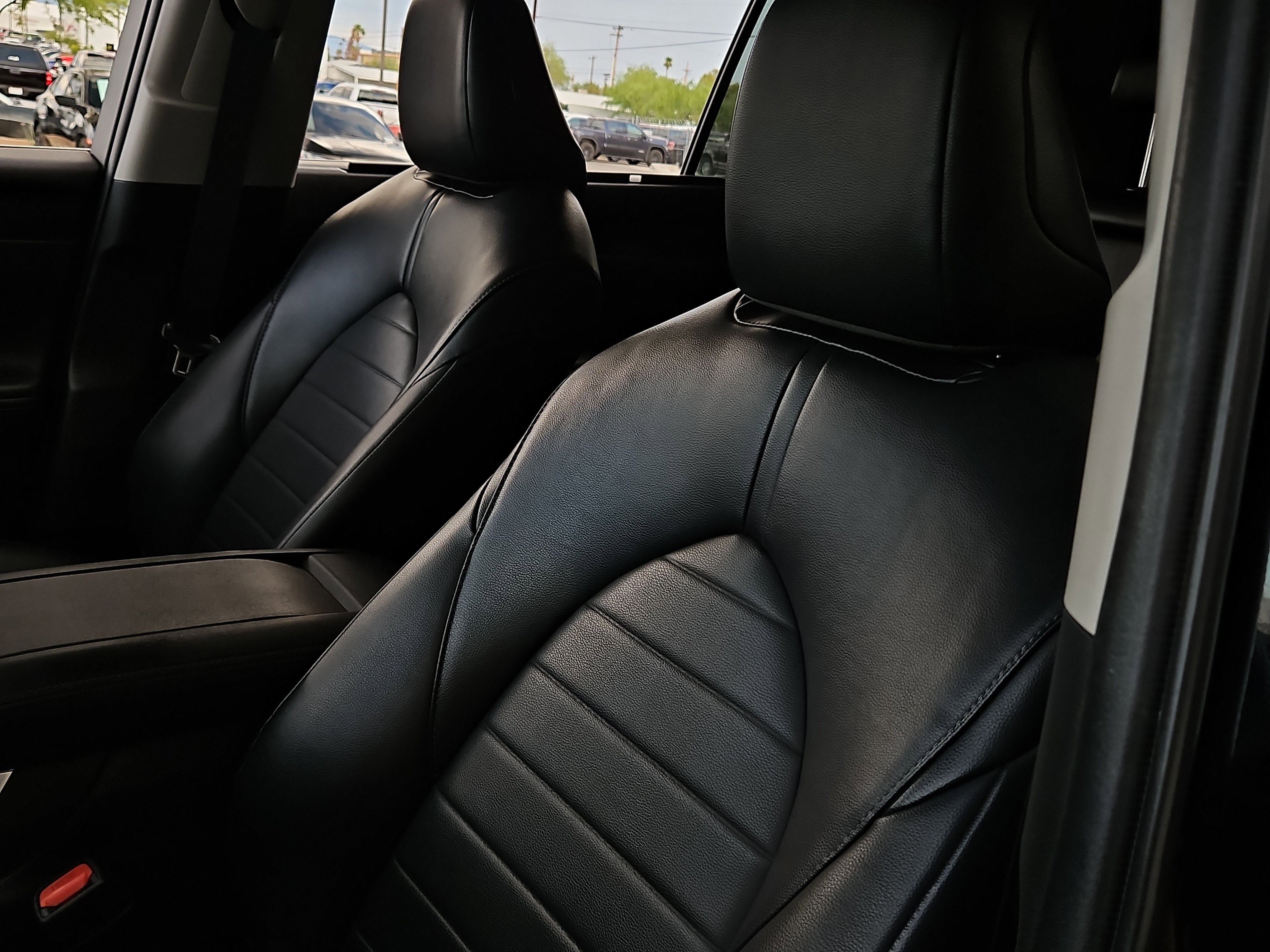 Used 2022 Toyota Highlander XLE image 8