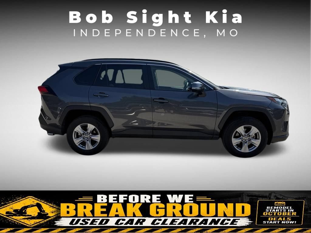 Used 2025 Toyota RAV4 XLE AWD/4WD image 11