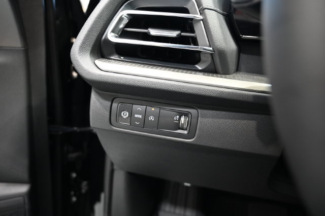 New 2027 Chevrolet Traverse LT w/ LPO, Floor Liner Package FWD image 26