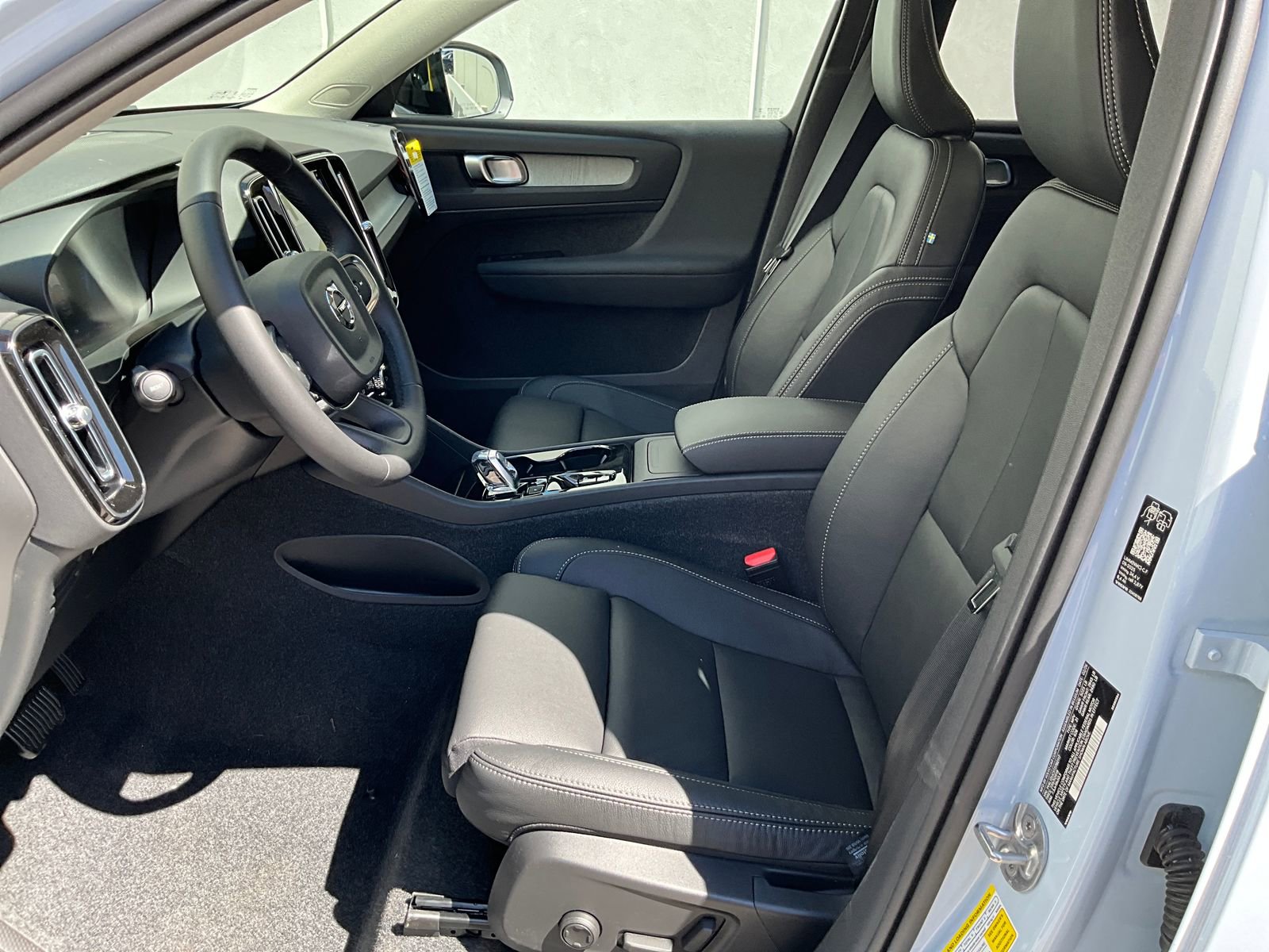 New 2026 Volvo XC40 B5 Plus w/ Climate Package AWD/4WD image 9