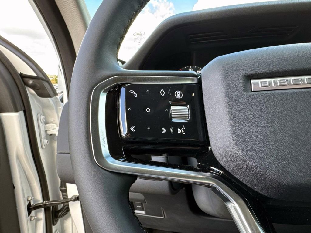 Used 2025 Land Rover Discovery Sport S image 32