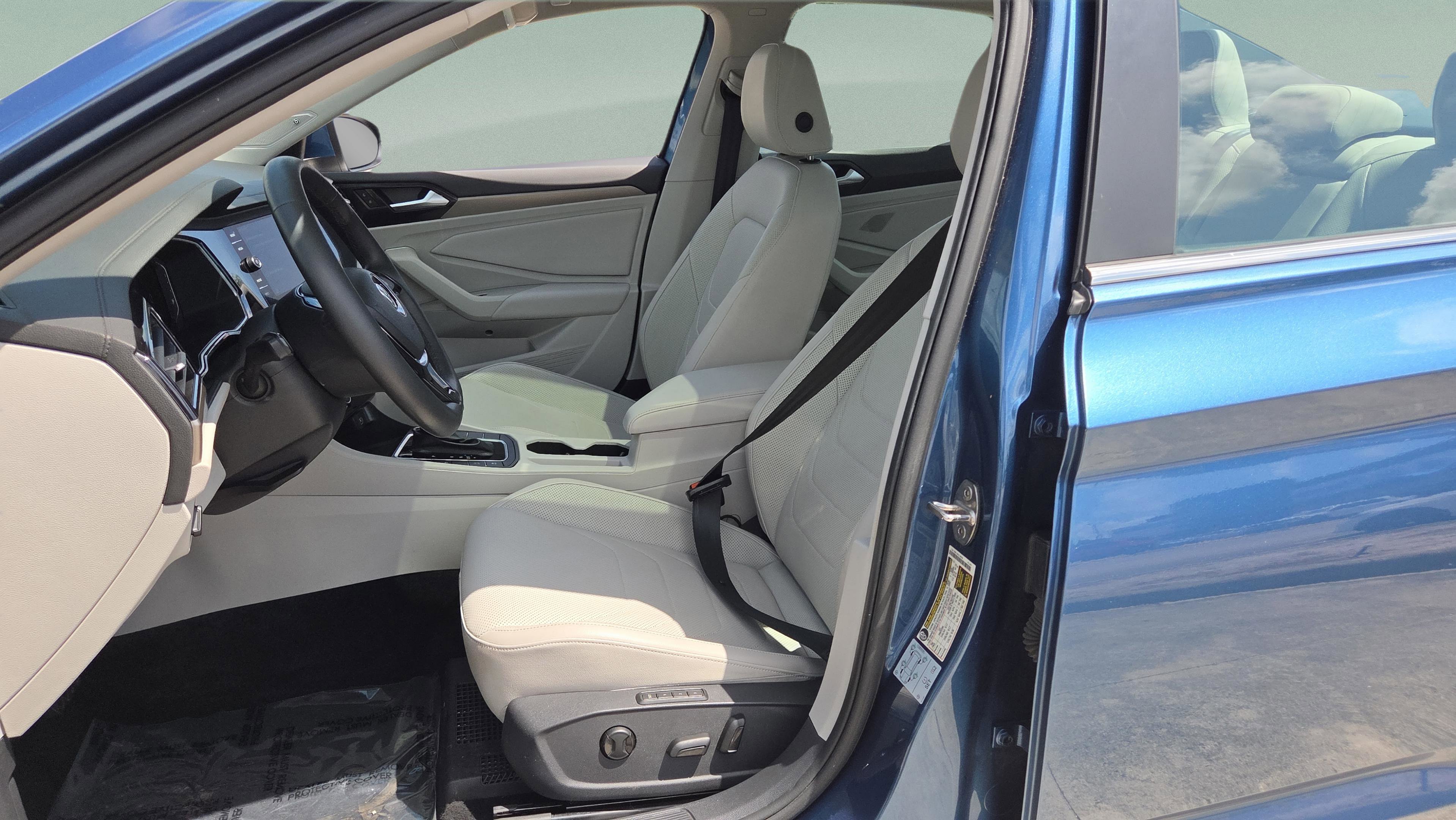 Used 2020 Volkswagen Jetta SEL Premium FWD image 9