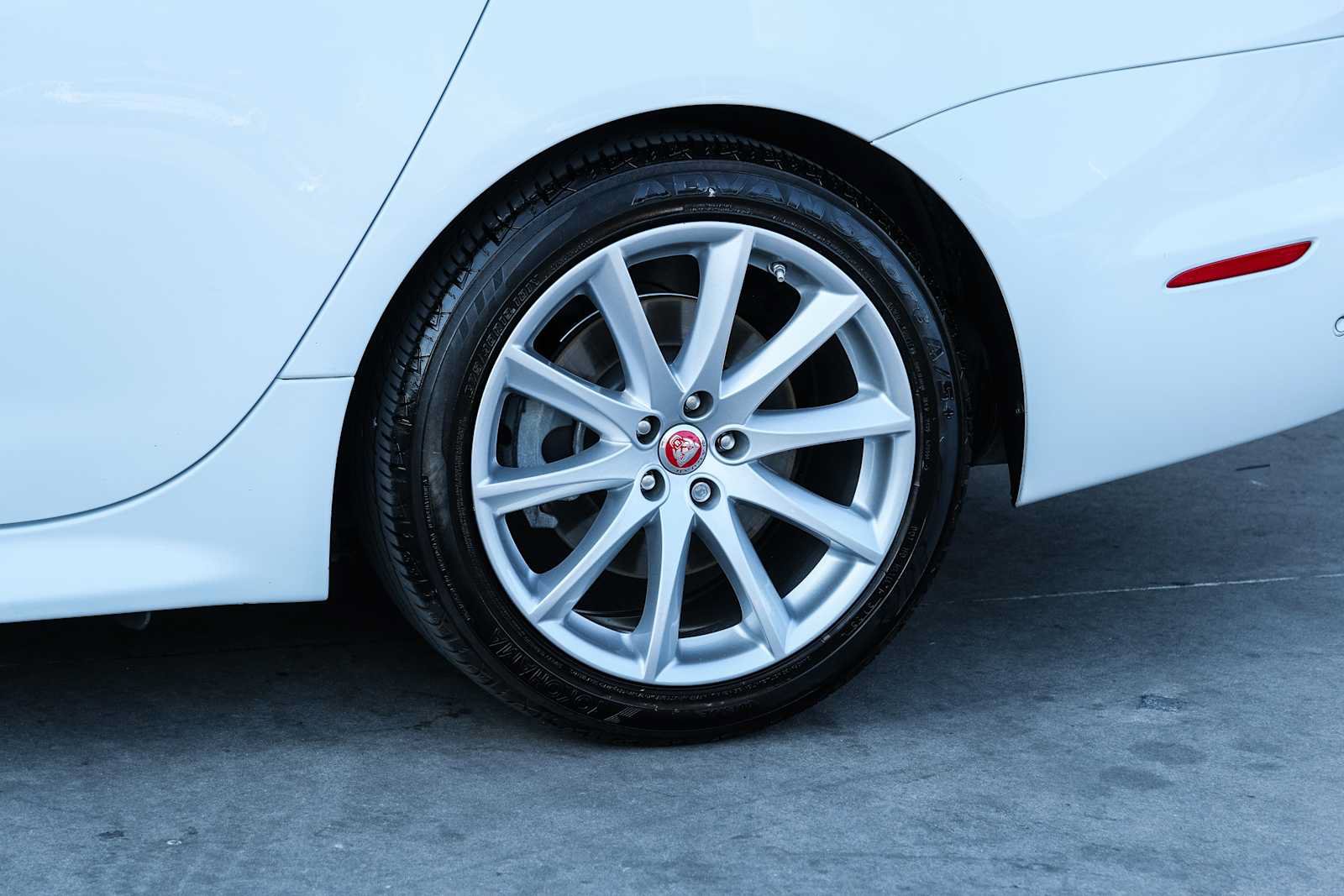Used 2017 Jaguar XJ R-Sport RWD image 19