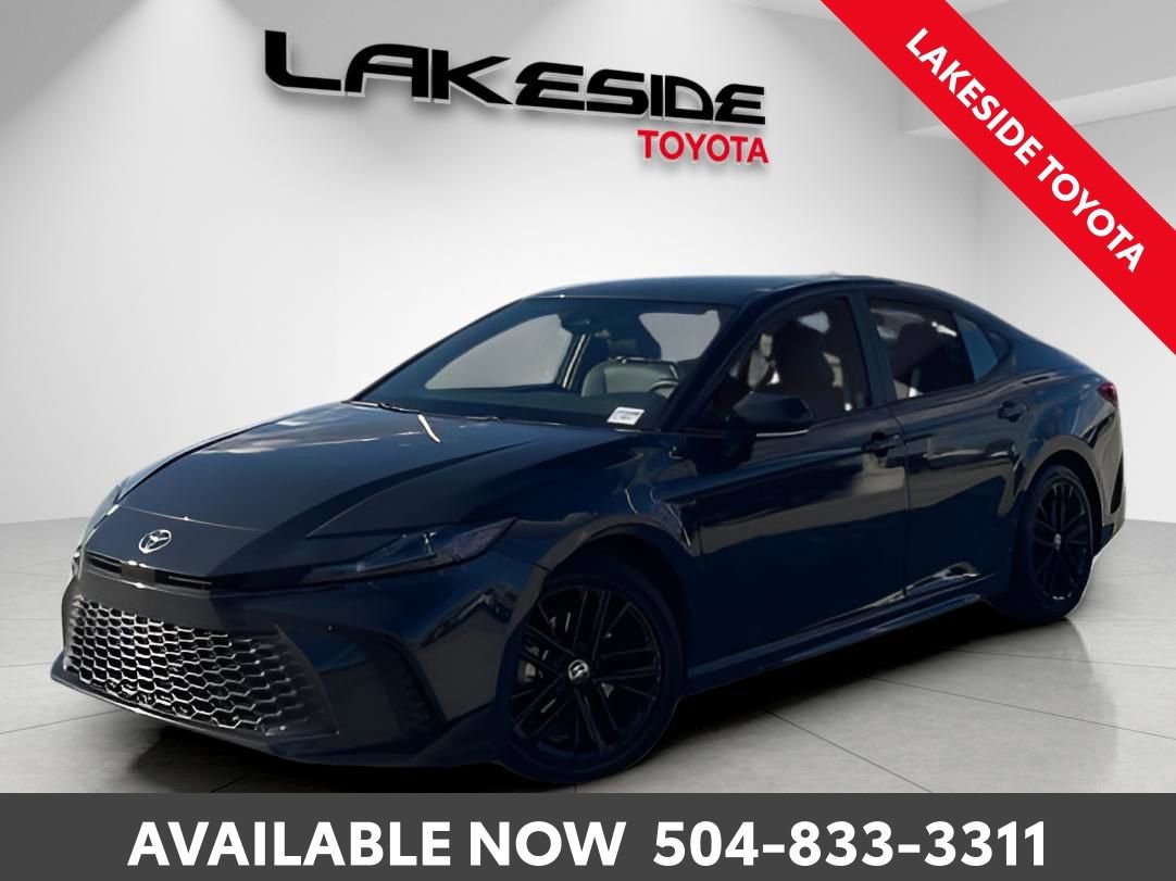 Used 2025 Toyota Camry SE image 2