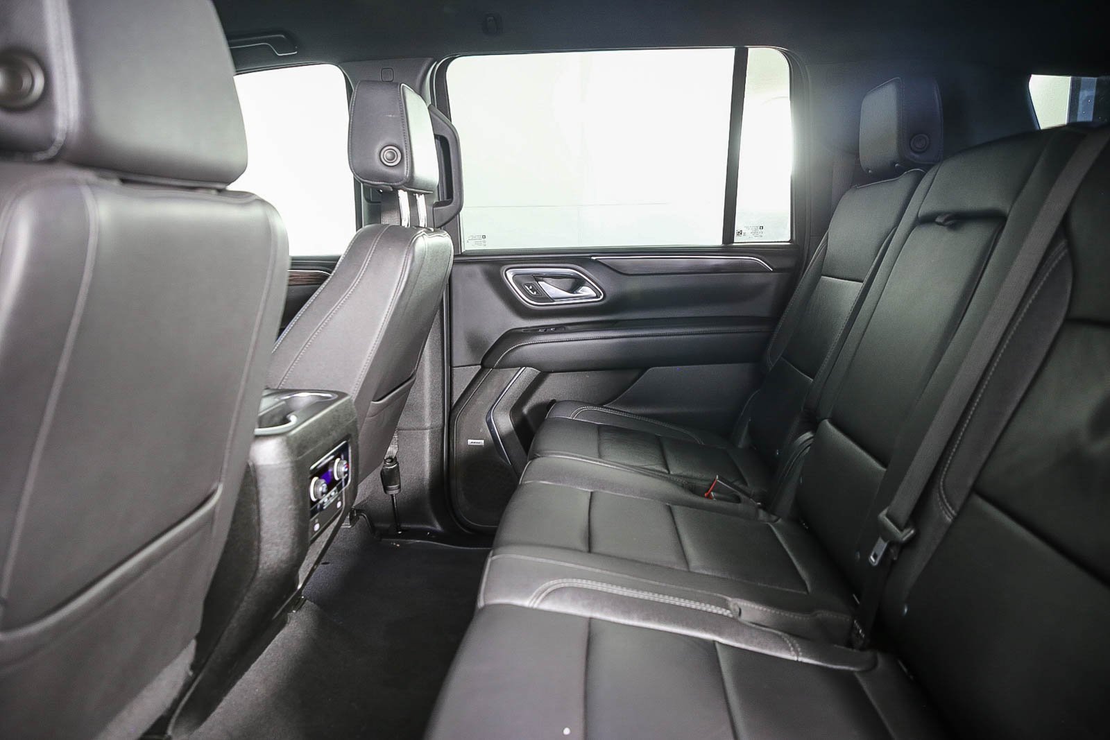 Used 2023 Chevrolet Suburban LT image 16