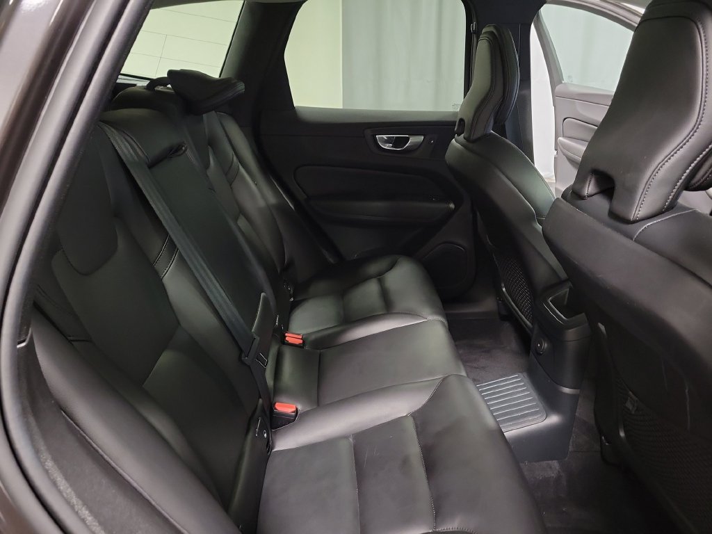 Used 2024 Volvo XC60 T8 Core AWD/4WD image 32