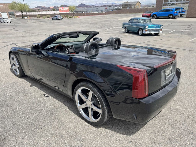 Used 2006 Cadillac XLR RWD image 9