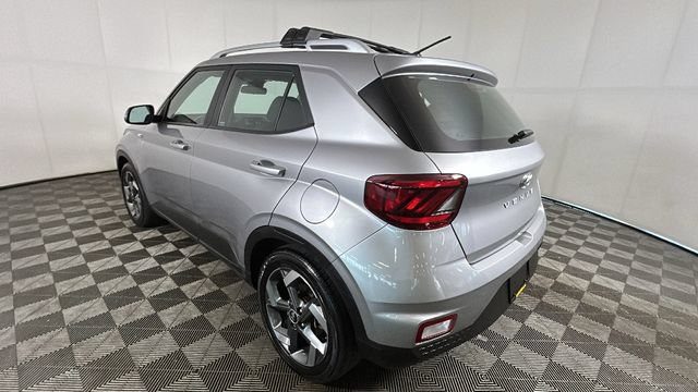 Certified 2023 Hyundai Venue SEL FWD image 4