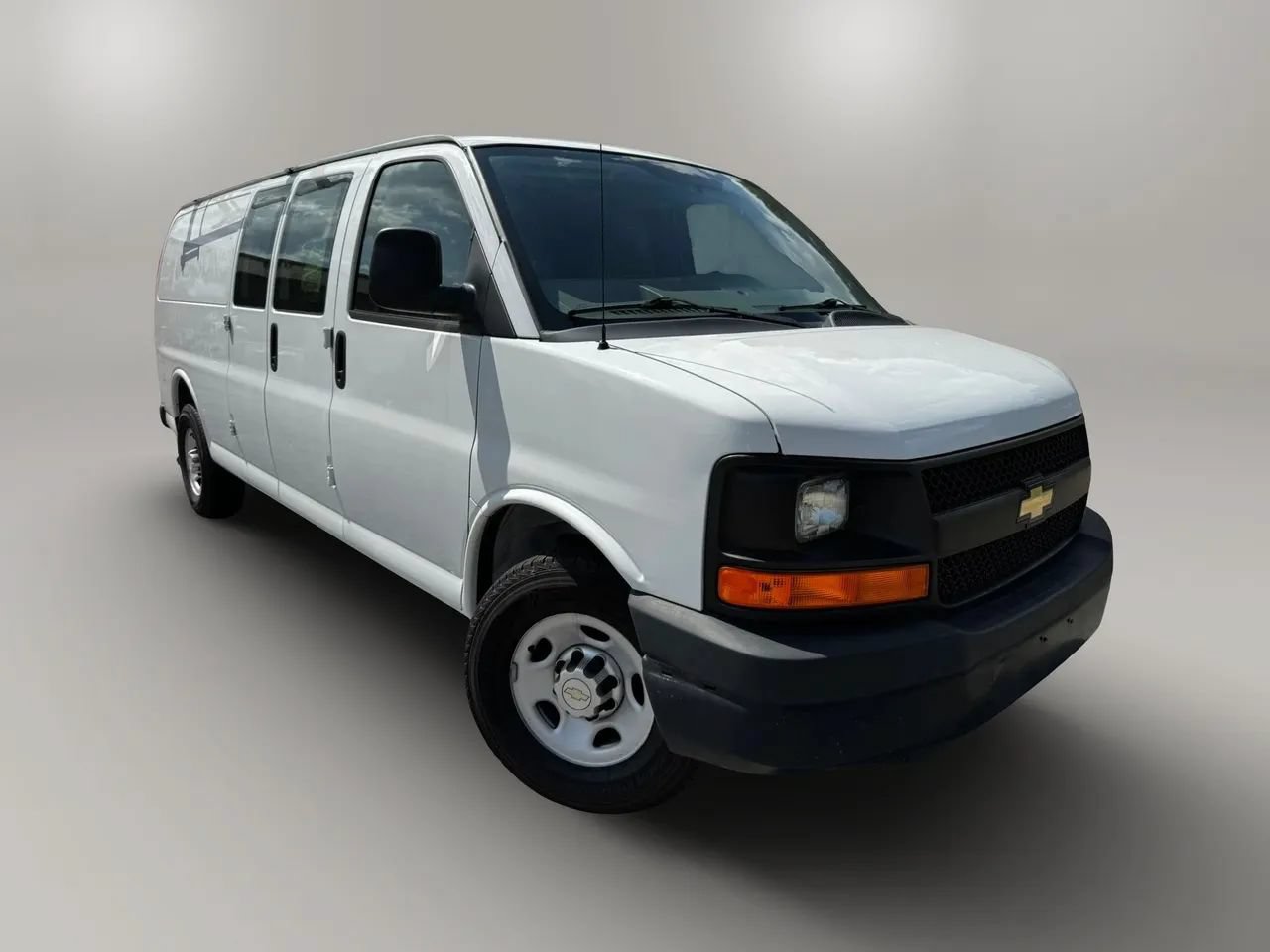 Used 2012 Chevrolet Express 2500 Extended RWD image 3