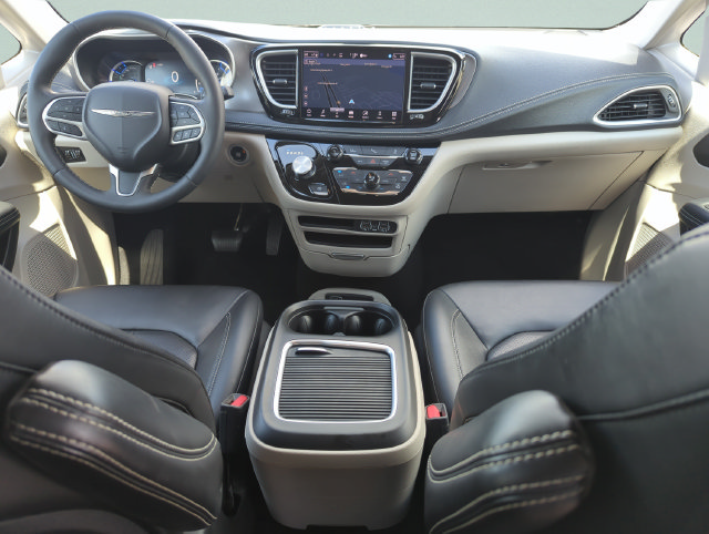 Used 2024 Chrysler Pacifica Limited FWD image 23