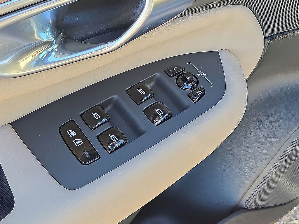 New 2026 Volvo XC90 B6 Plus w/ Protection Package Premier AWD/4WD image 22