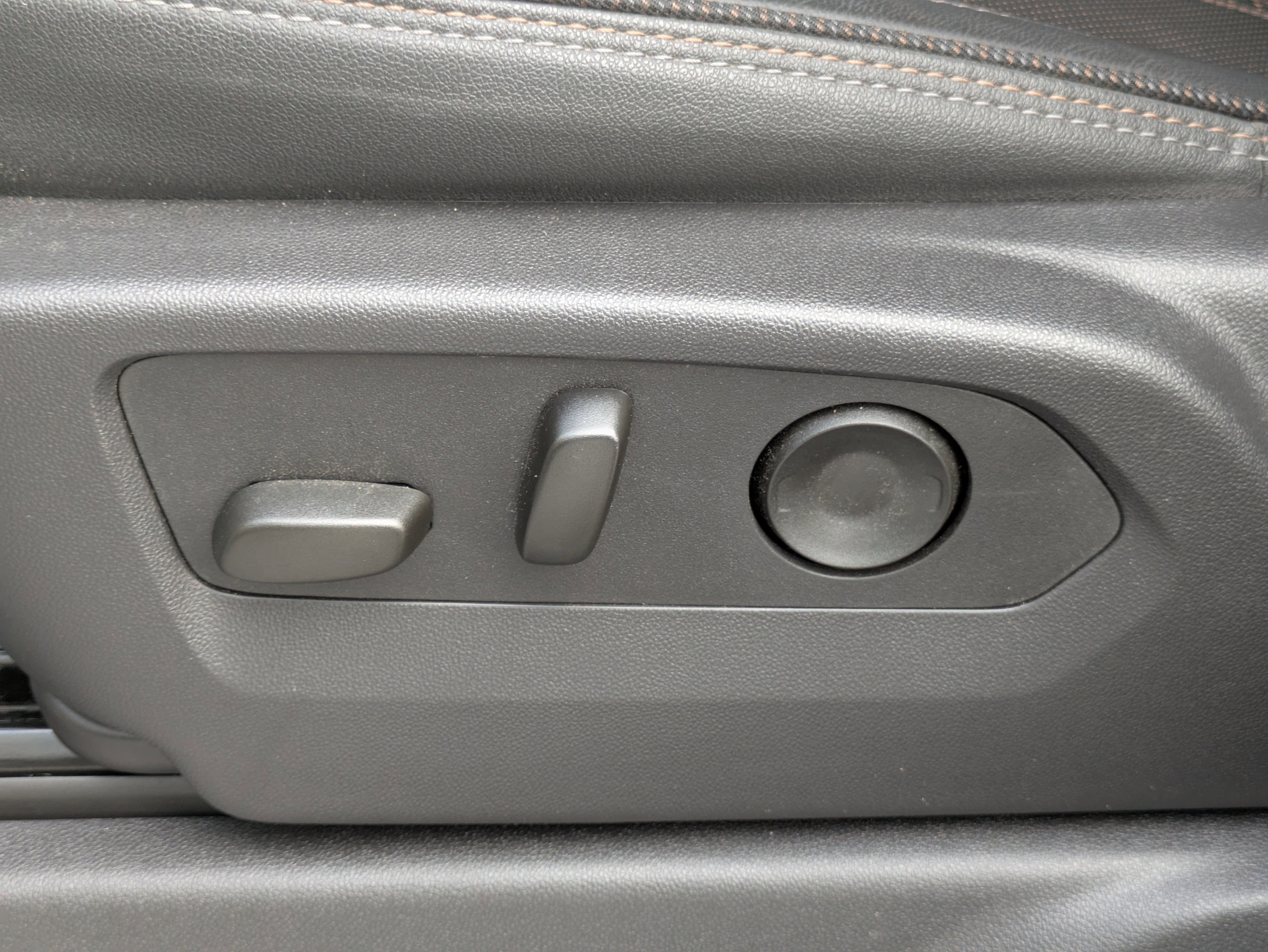 Used 2025 Chevrolet Silverado 3500 High Country w/ Technology Package image 10