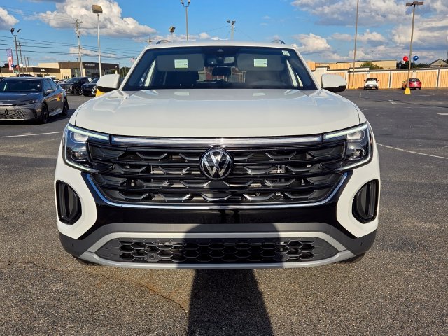 New 2026 Volkswagen Atlas Cross Sport SE FWD image 2