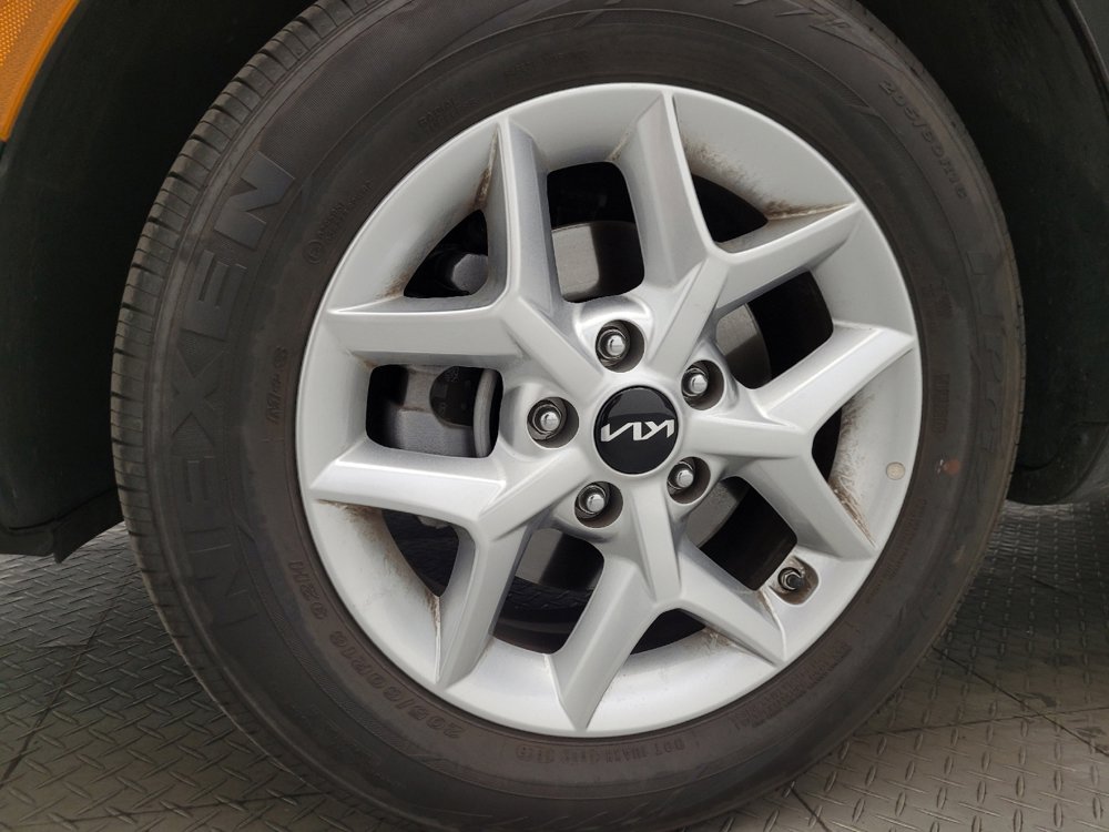Used 2025 Kia Soul LX FWD image 31