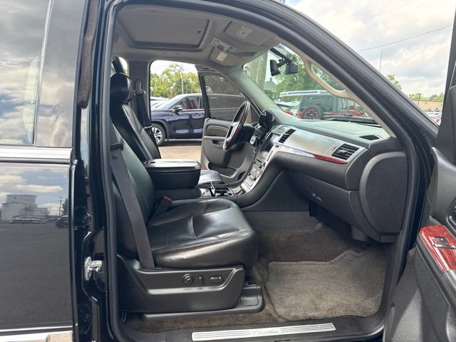 Used 2011 Cadillac Escalade Premium AWD/4WD image 16