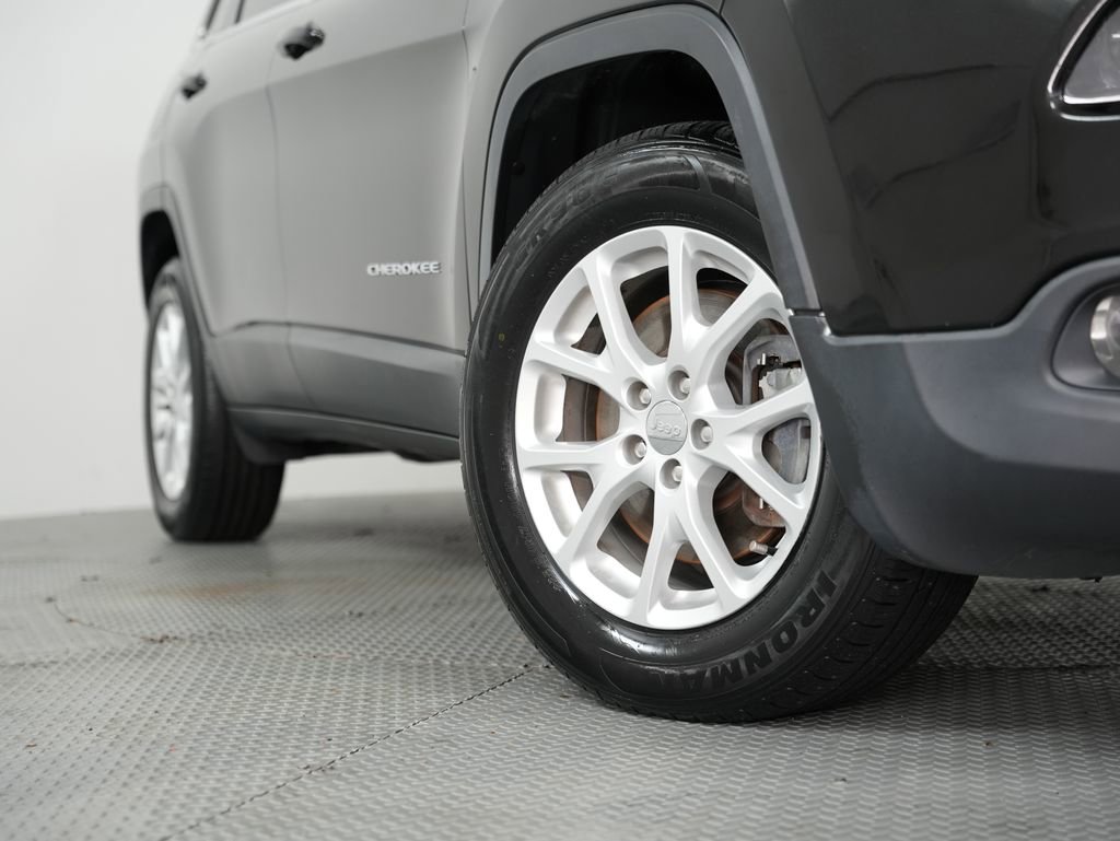 Used 2017 Jeep Cherokee Latitude w/ True North Edition image 17