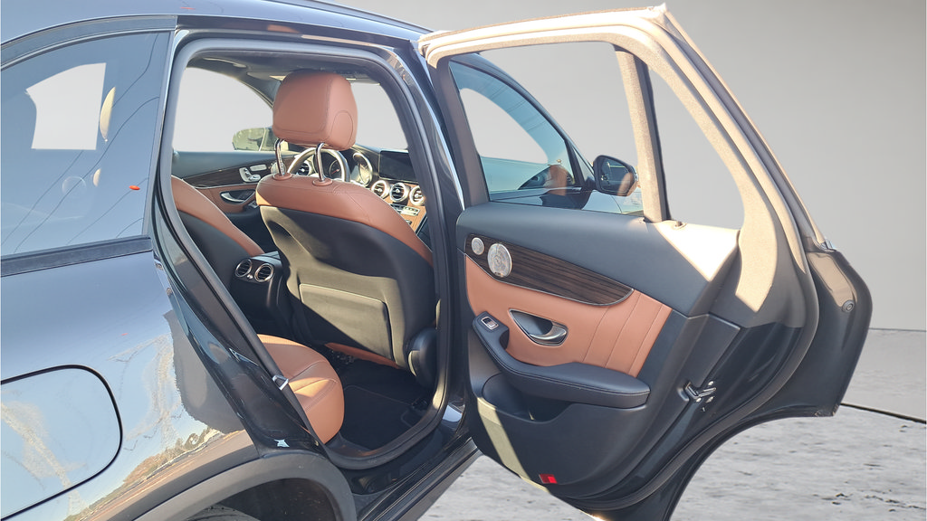 Used 2021 Mercedes-Benz GLC 300 4MATIC image 12