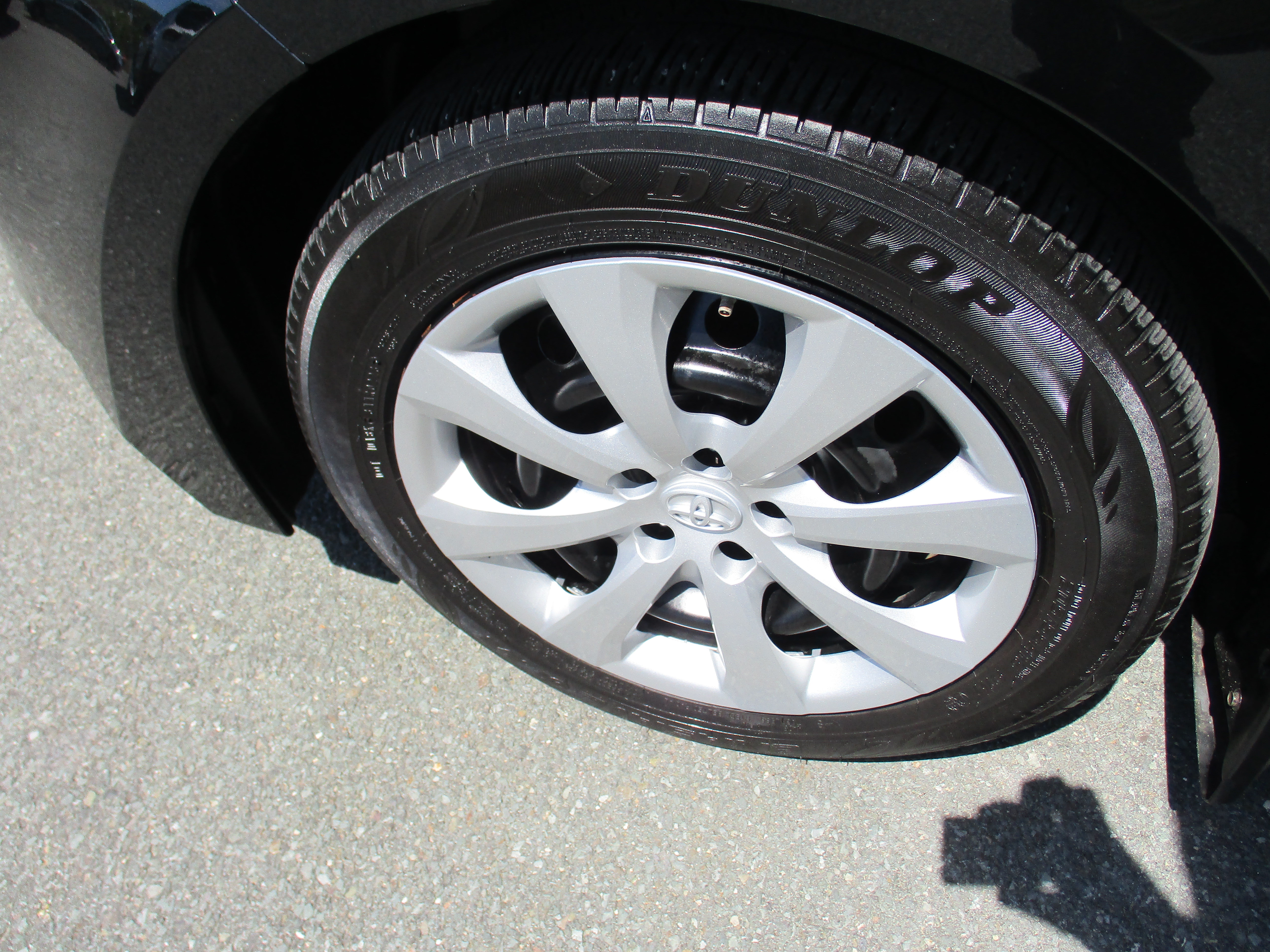 Used 2023 Toyota Corolla LE w/ Carpet Mat Package (TMS) FWD image 9