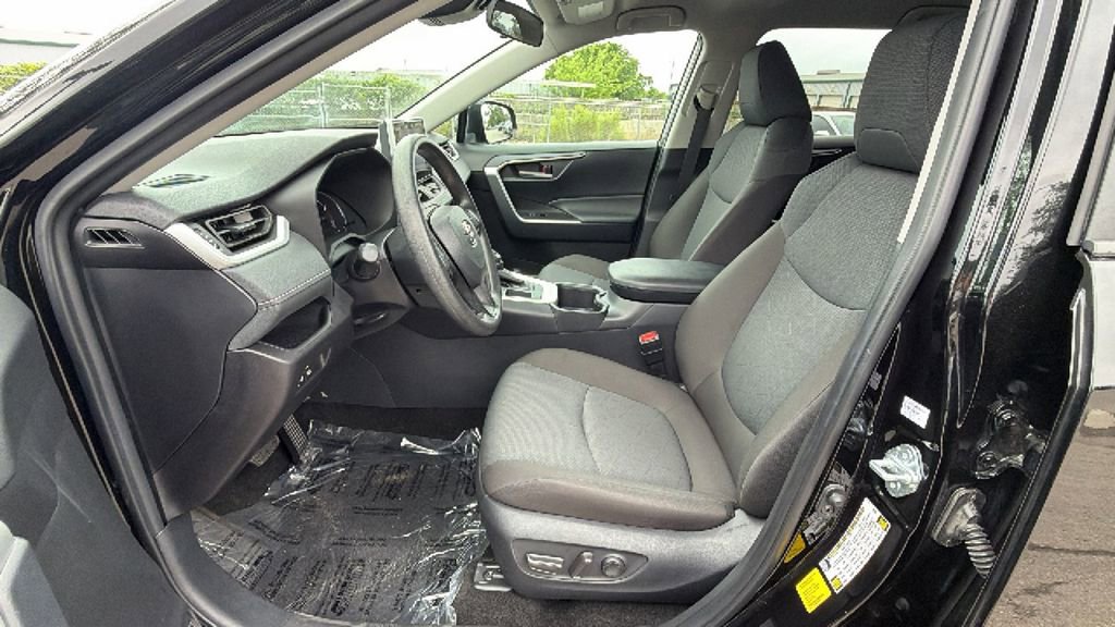 Certified 2025 Toyota RAV4 XLE FWD image 16