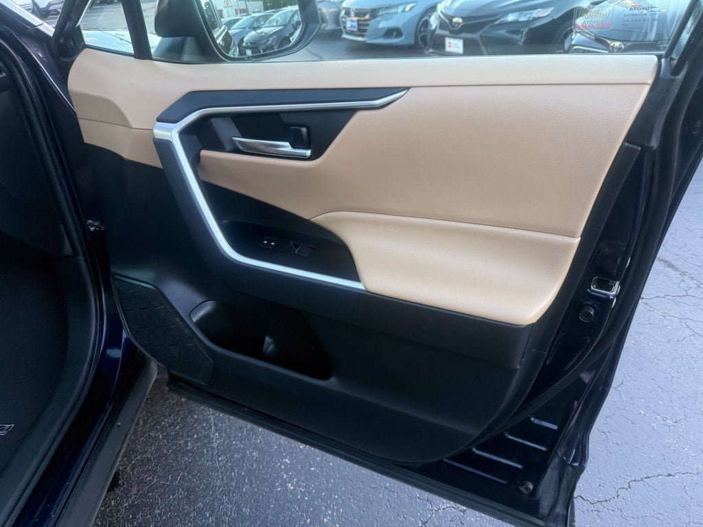 Certified 2021 Toyota RAV4 XLE Premium AWD/4WD image 24