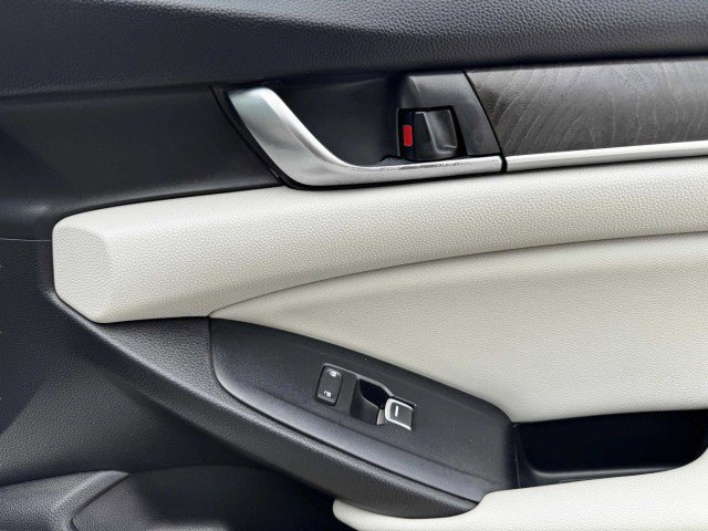 Used 2018 Honda Accord Touring image 48