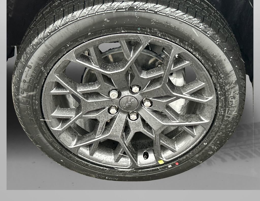 New 2025 Jeep Grand Cherokee Summit image 14