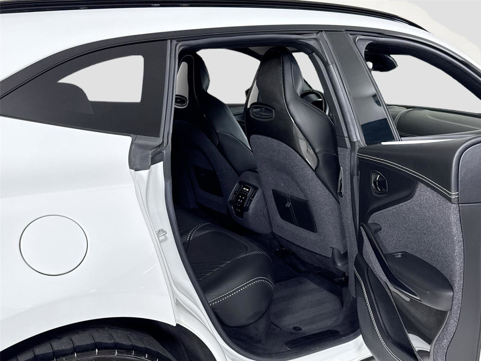 Used 2021 Aston Martin DBX image 31