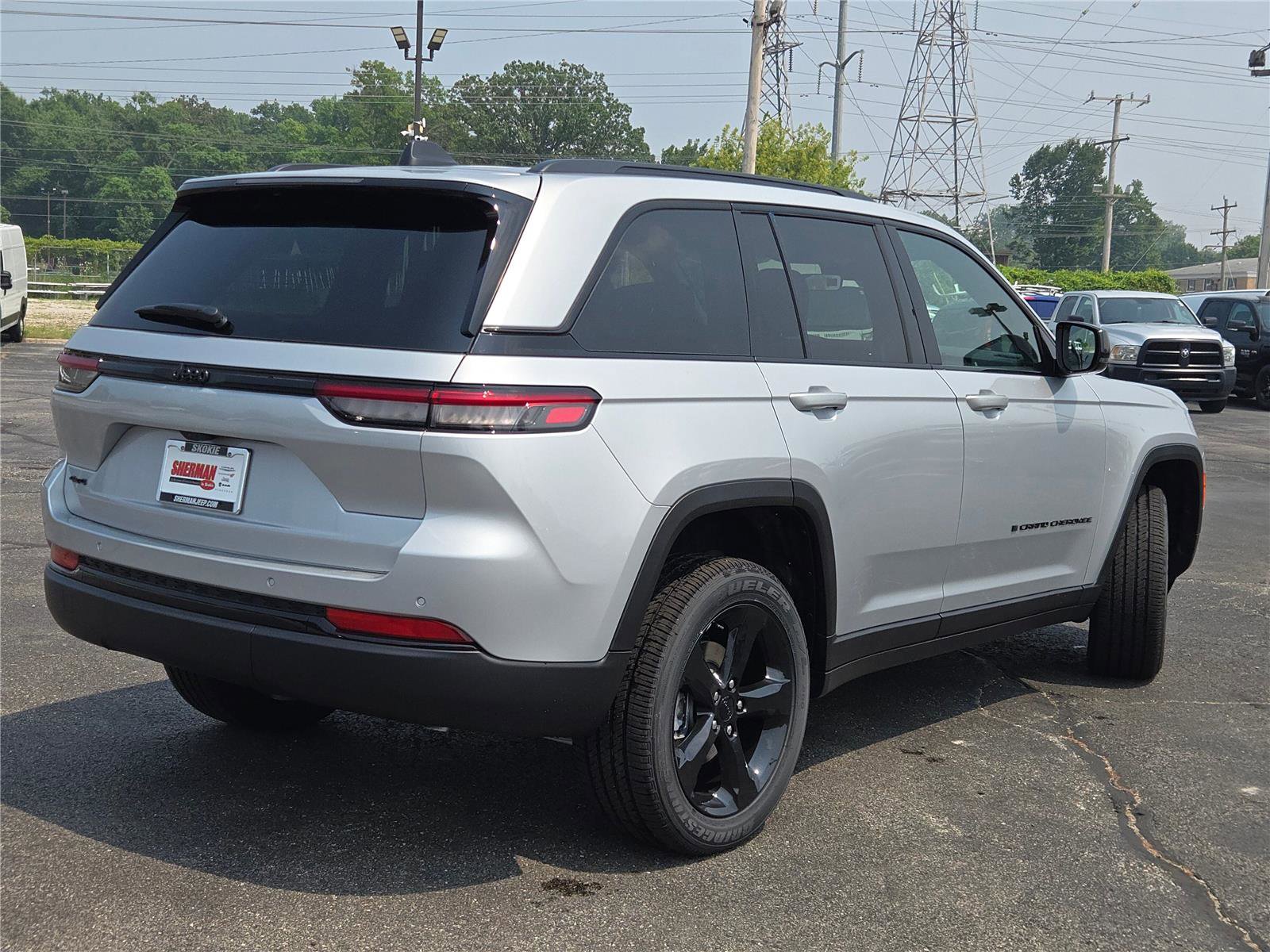 New 2025 Jeep Grand Cherokee Altitude image 12