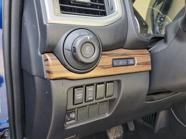 Used 2020 Nissan Titan SL w/ Moonroof Package image 23