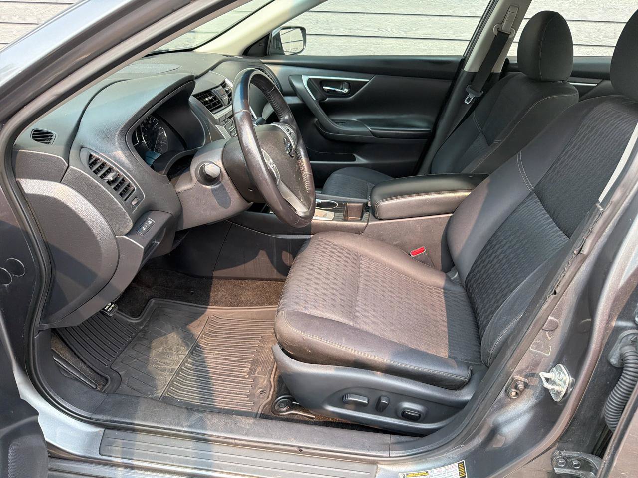Used 2018 Nissan Altima 2.5 SV FWD image 15