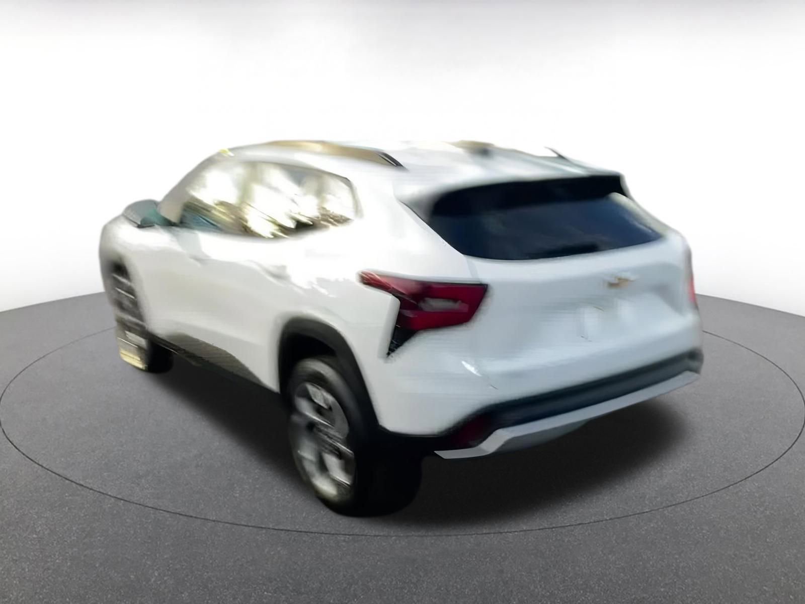 Used 2025 Chevrolet Trax LT w/ LT Convenience Package image 11