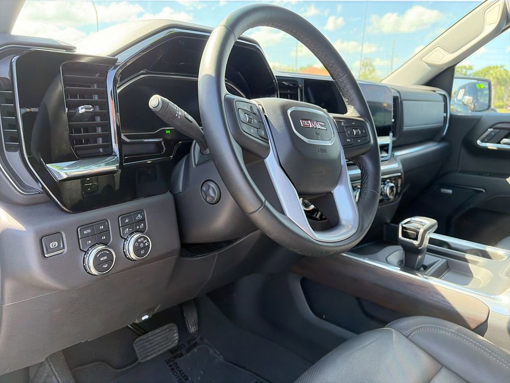 Used 2024 GMC Sierra 1500 SLT w/ SLT Premium Plus Package AWD/4WD image 17