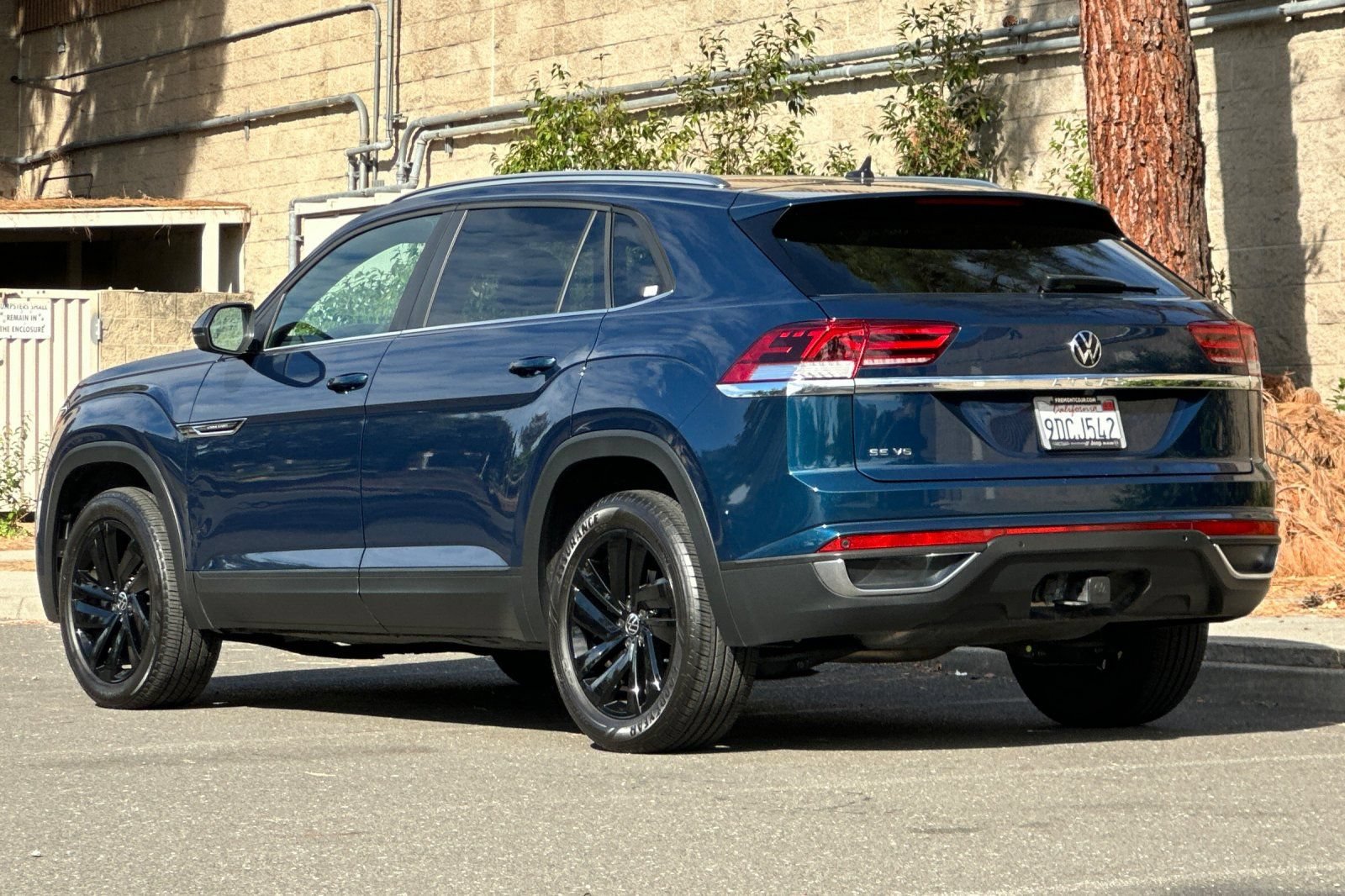 Used 2023 Volkswagen Atlas Cross Sport SE FWD image 5