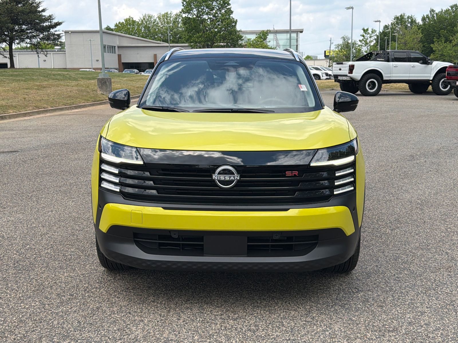 Used 2025 Nissan Kicks SR FWD image 2