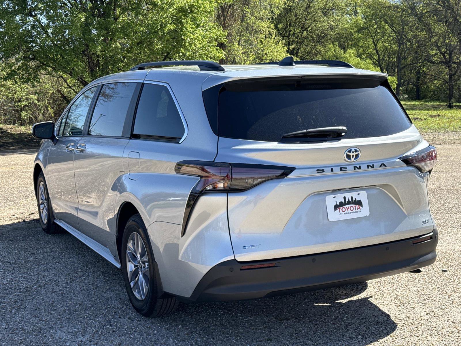 Used 2025 Toyota Sienna XLE image 5