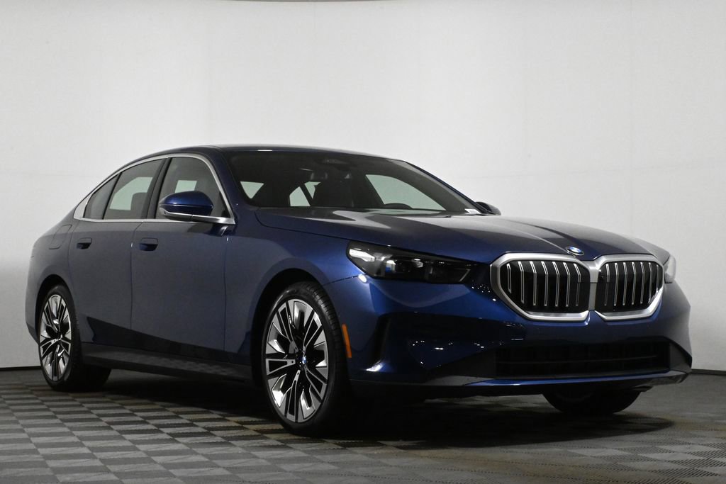Used 2026 BMW 530i xDrive w/ Premium Package image 9