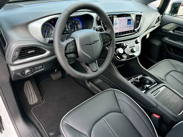 New 2026 Chrysler Pacifica Limited image 6