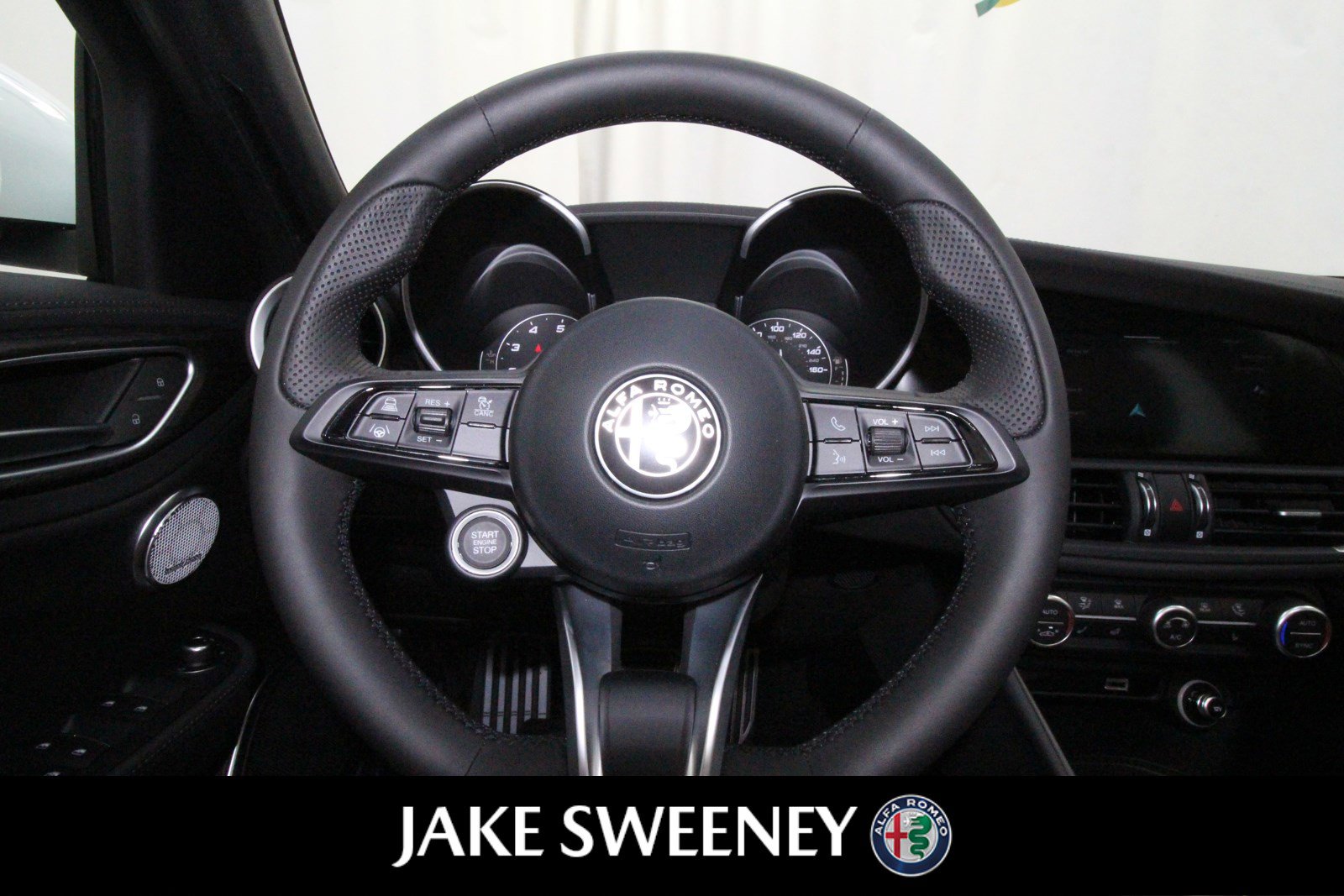 New 2022 Alfa Romeo Giulia Ti image 14