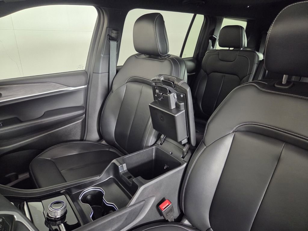 Certified 2025 Jeep Grand Cherokee L Limited AWD/4WD image 23