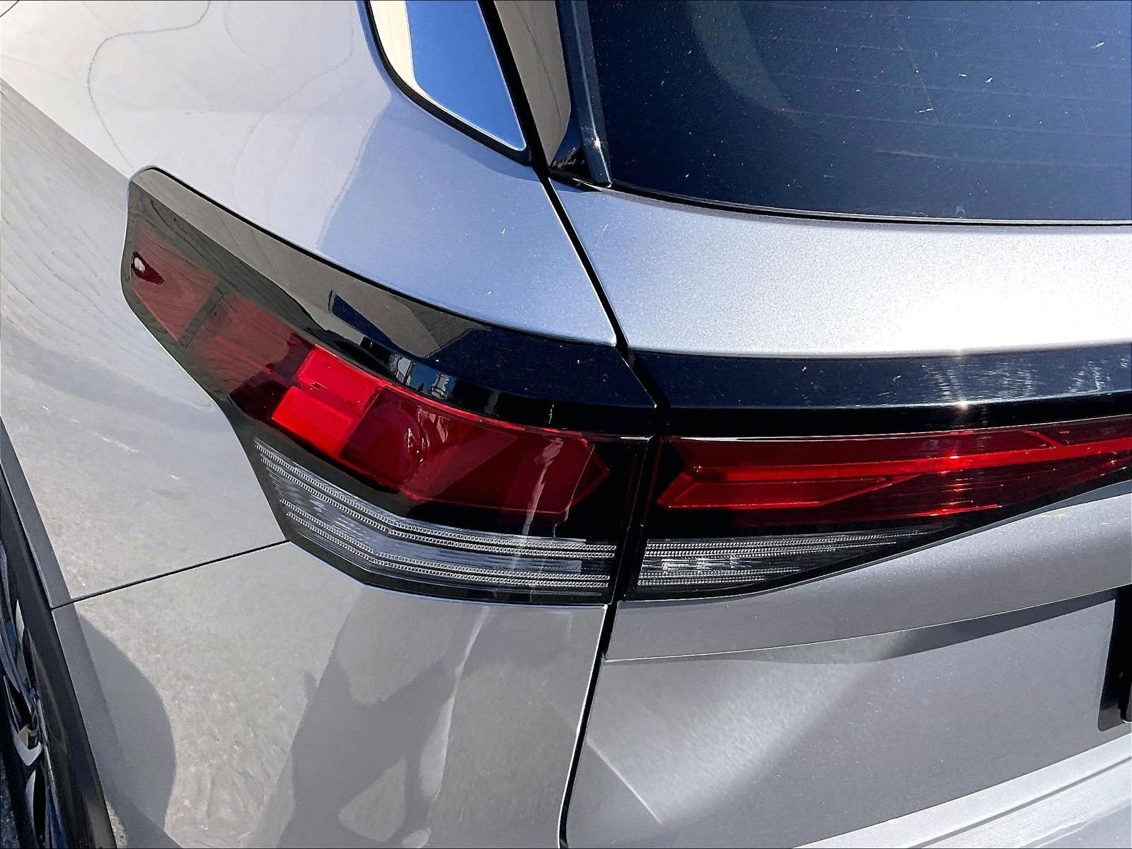 Certified 2025 Volkswagen Tiguan S FWD image 27