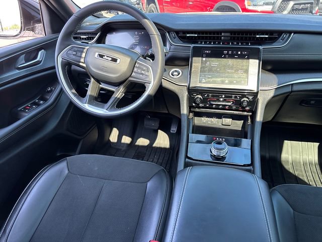 Used 2024 Jeep Grand Cherokee L Altitude AWD/4WD image 11