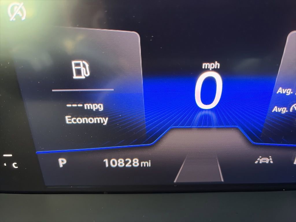 Certified 2025 Volkswagen Taos SE image 18