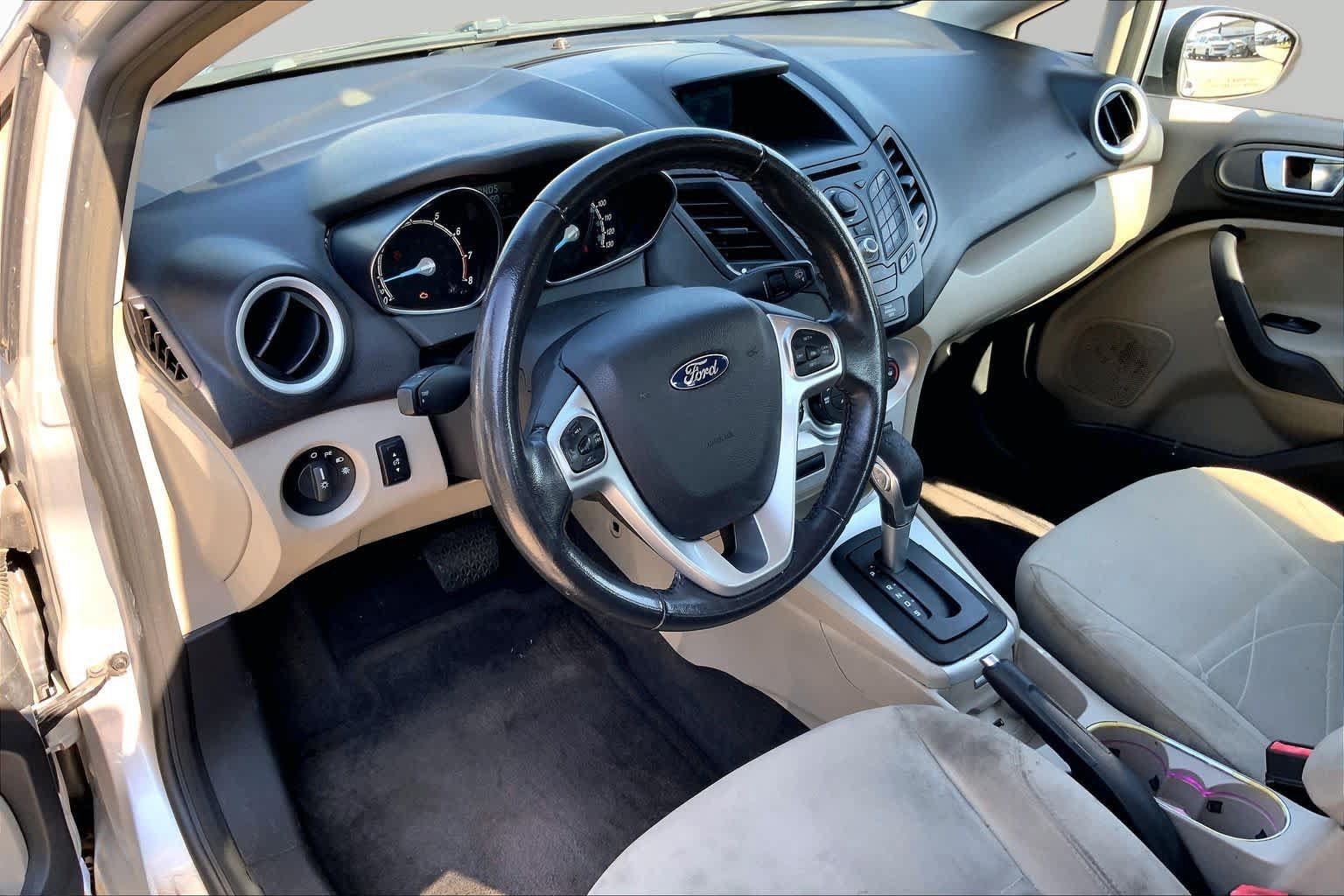 Used 2014 Ford Fiesta SE FWD image 14